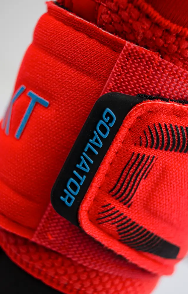 Reusch Attrakt Freegel Fusion Goaliator Electric Red