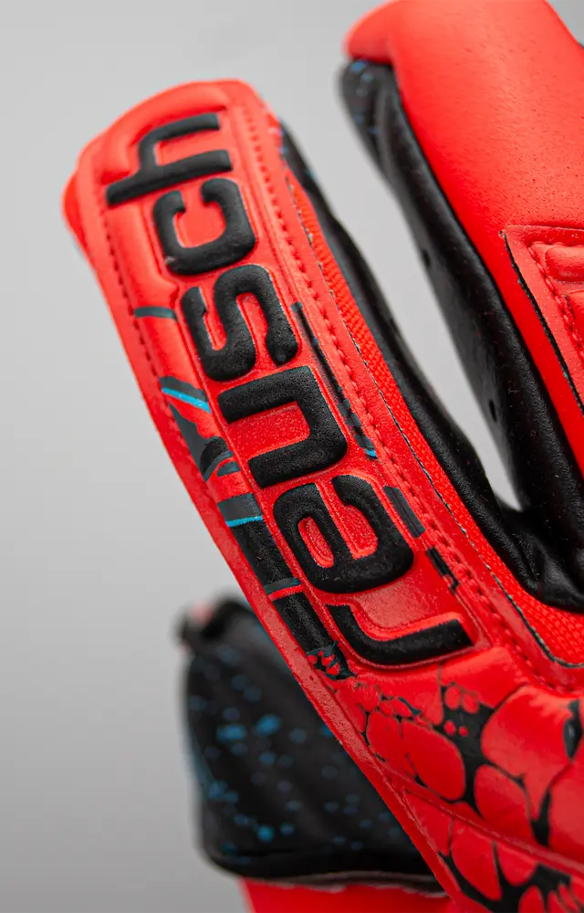 Reusch Attrakt Fusion Guardian AdaptiveFlex Electric Red