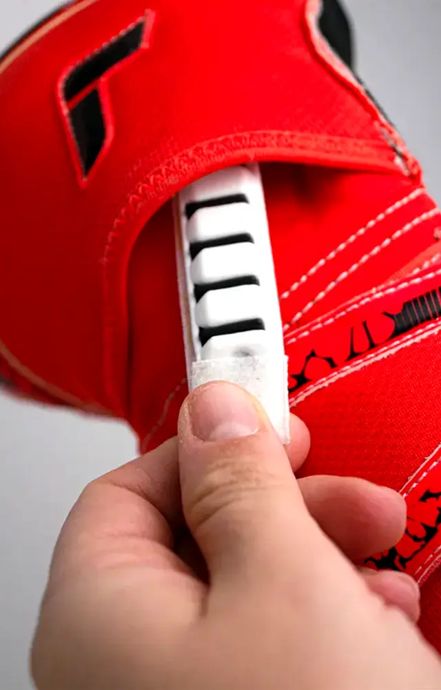 Reusch Attrakt X Evolution Cut Finger Support 2023