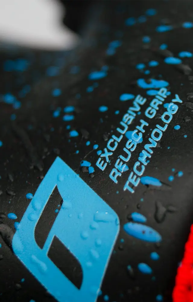 Reusch Attrakt Freegel Fusion Goaliator Electric Red