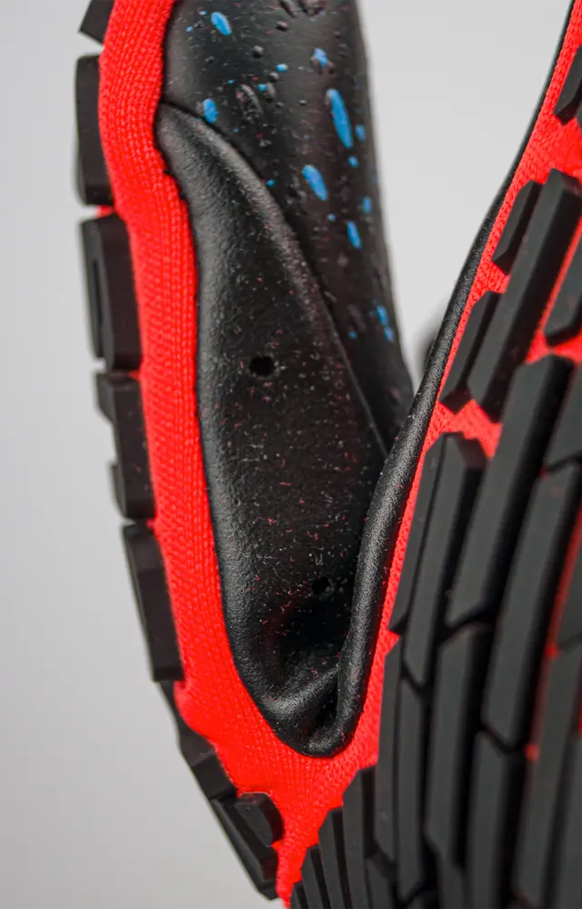 Reusch Attrakt Freegel Fusion Goaliator Electric Red